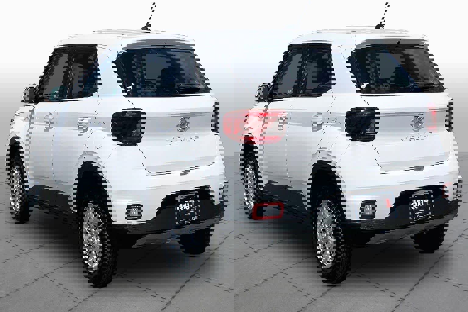 Used 2025 Hyundai Venue SE image 11