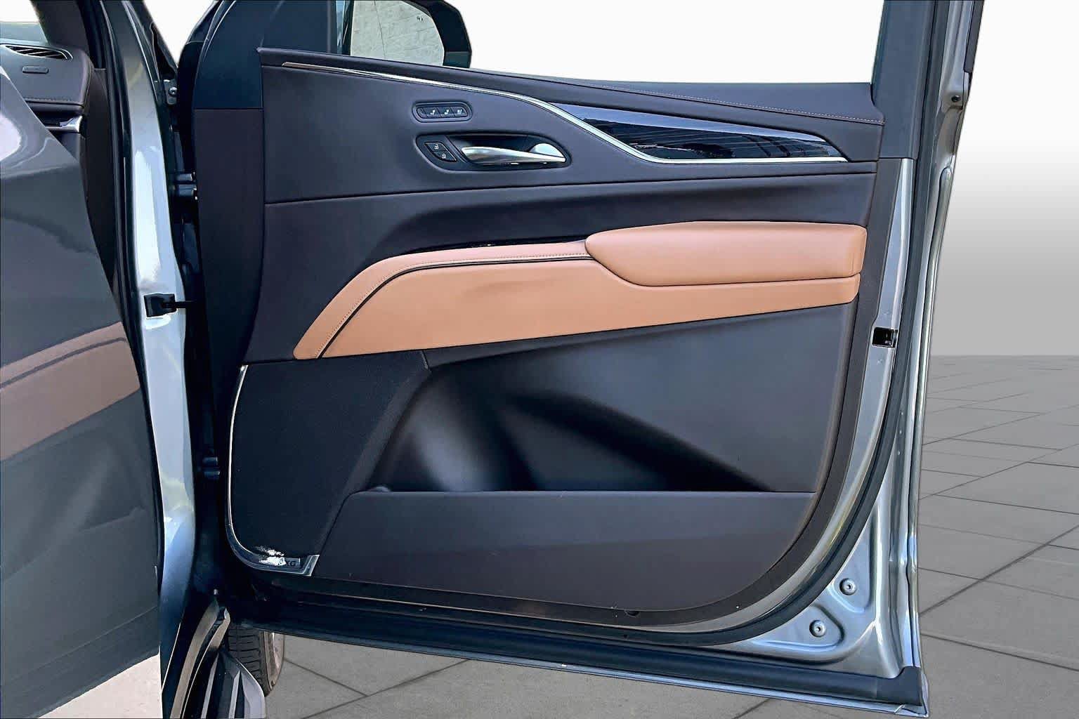 Used 2021 Cadillac Escalade ESV Premium Luxury RWD image 20