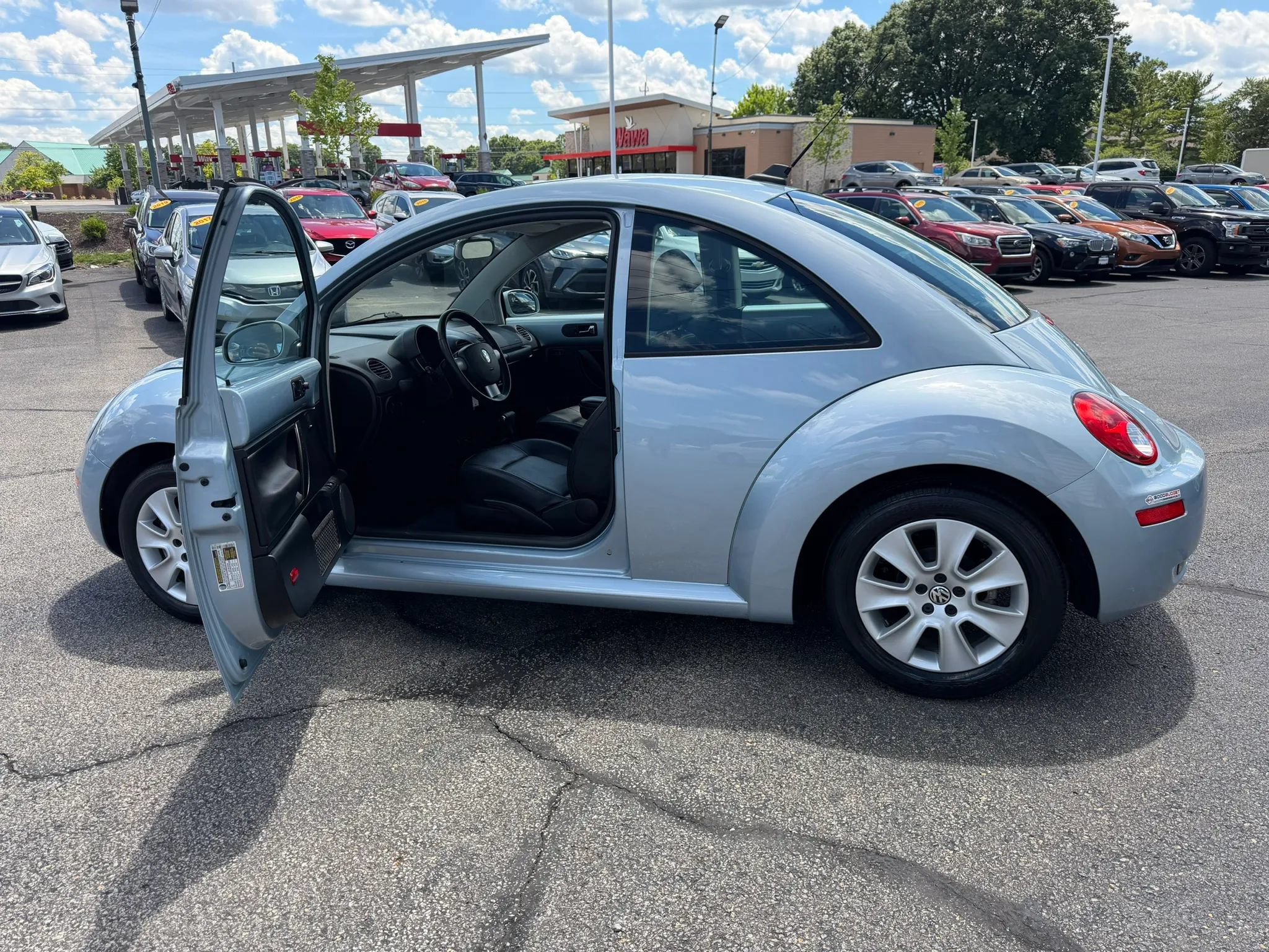 Used 2009 Volkswagen Beetle Coupe FWD image 14