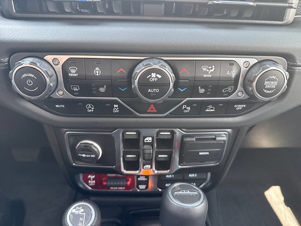 Used 2024 Jeep Gladiator Rubicon w/ Technology Group AWD/4WD image 22
