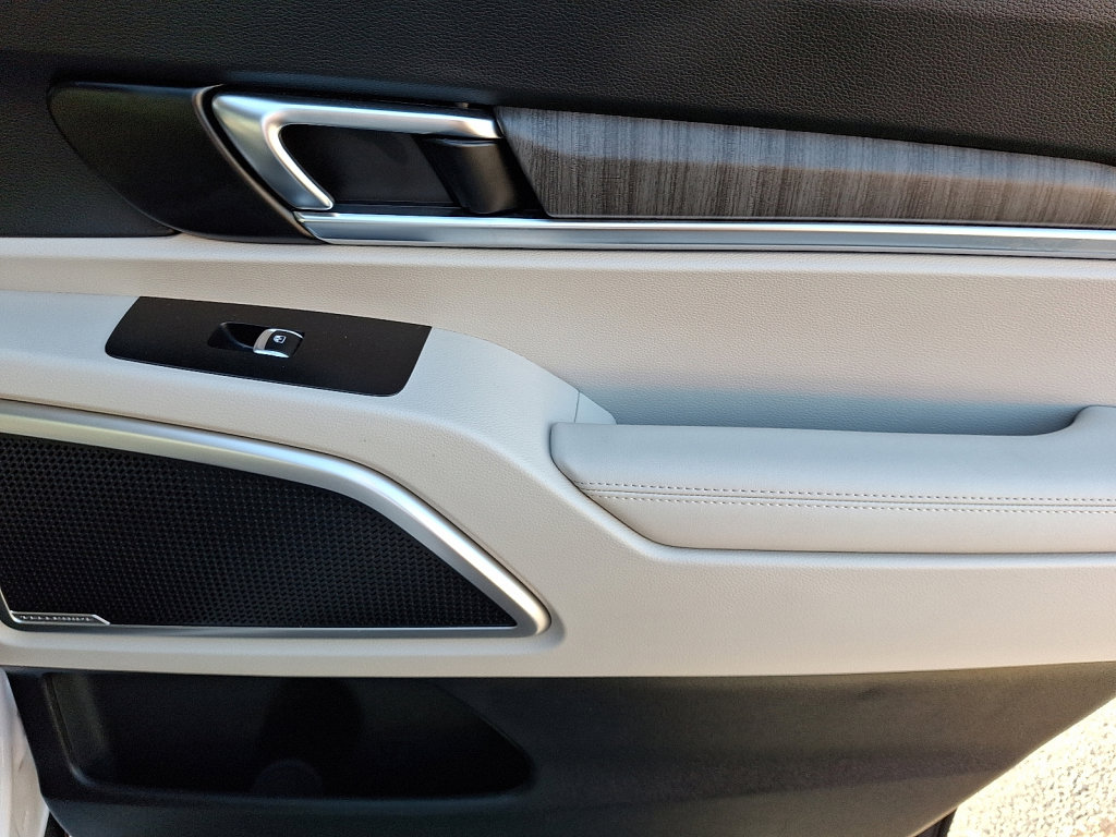 Used 2023 Kia Telluride EX w/ EX Captain's Chair Package image 15