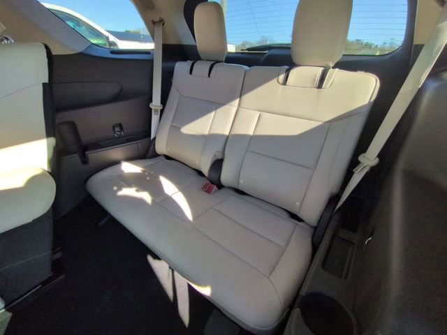 Used 2023 Ford Explorer Platinum w/ Technology Package image 17