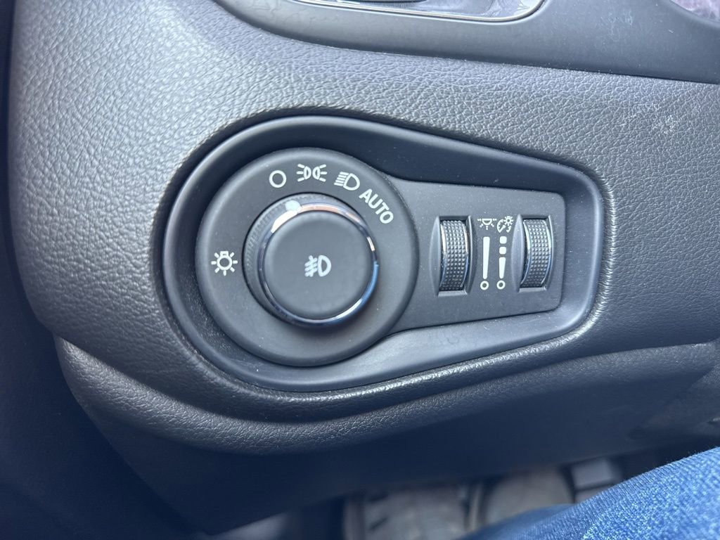 Used 2022 Jeep Renegade Latitude image 19