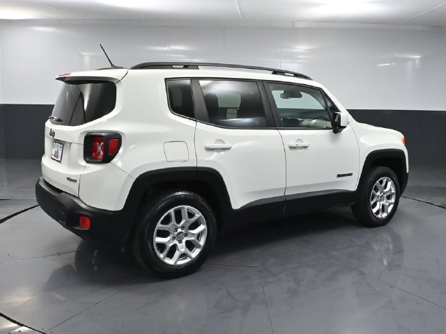 Used 2017 Jeep Renegade Latitude w/ Cold Weather Group AWD/4WD image 3
