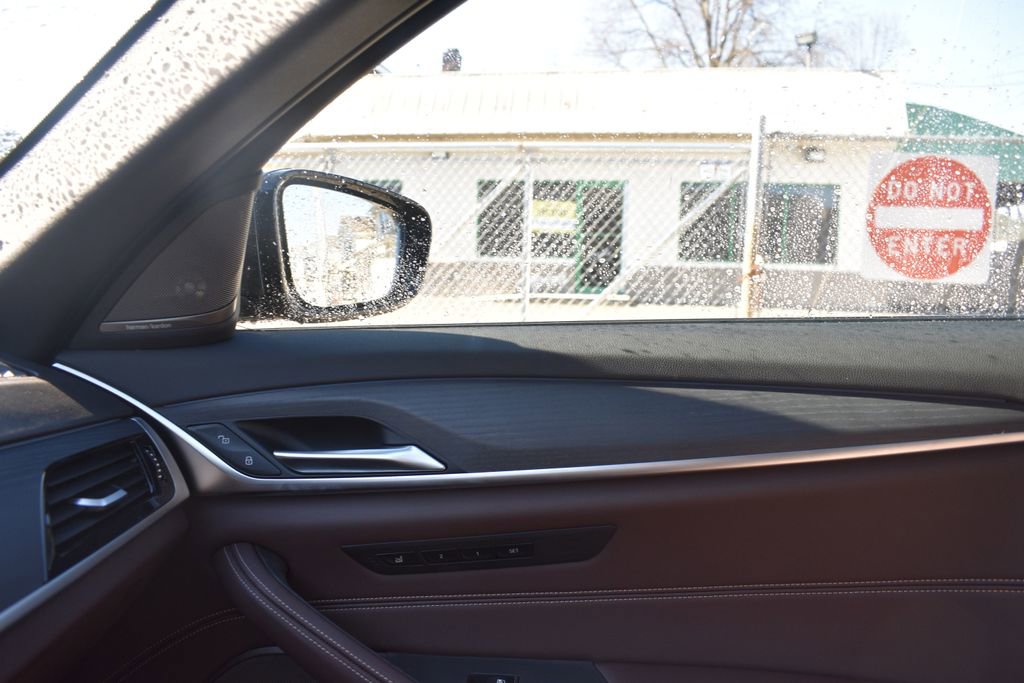 Used 2023 BMW 530e xDrive w/ Premium Package image 20