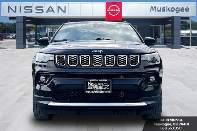 Used 2025 Jeep Compass Limited AWD/4WD image 2