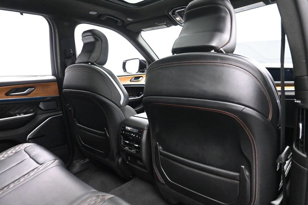 Used 2022 Jeep Grand Cherokee Summit AWD/4WD image 21