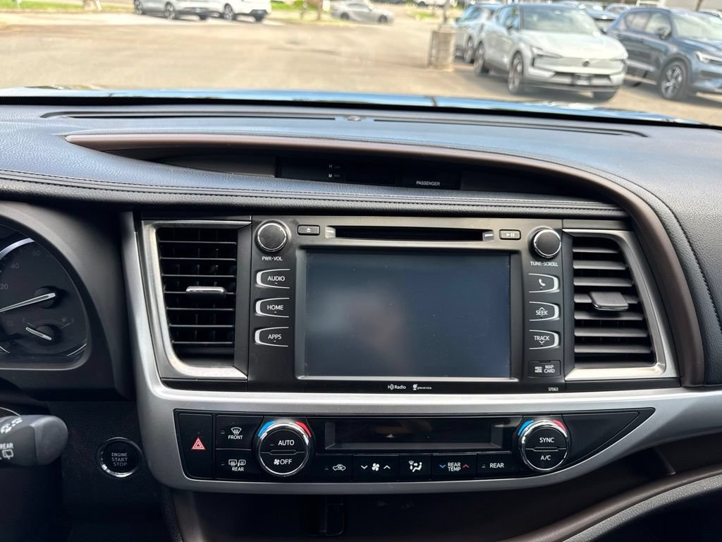 Used 2015 Toyota Highlander XLE AWD/4WD image 25