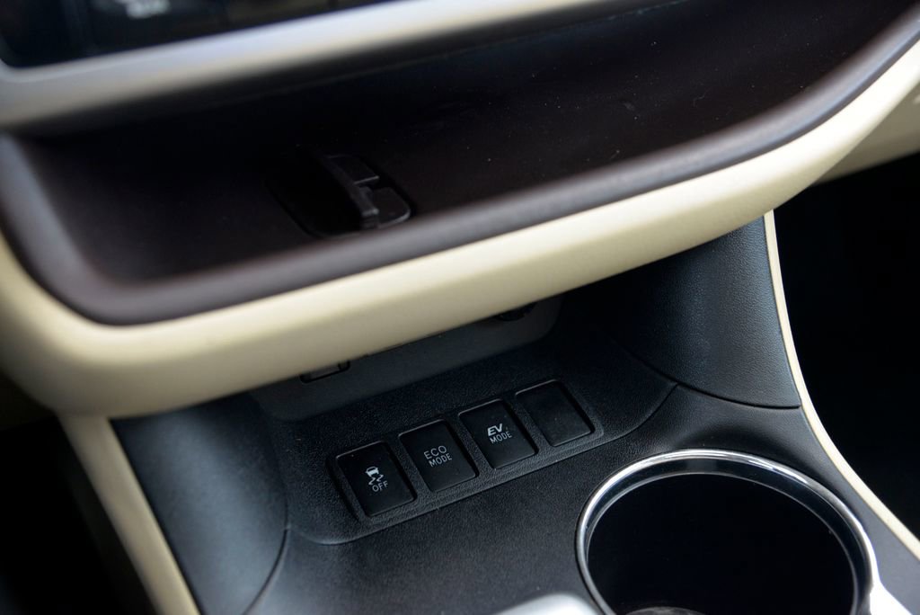 Used 2019 Toyota Highlander XLE image 25
