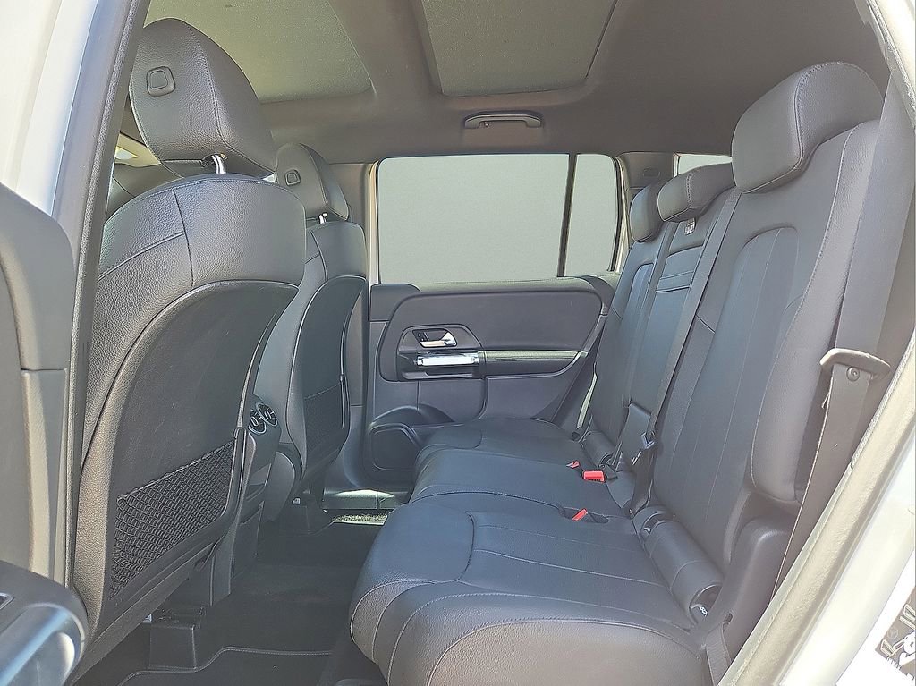 Used 2025 Mercedes-Benz GLB 250 4MATIC image 16
