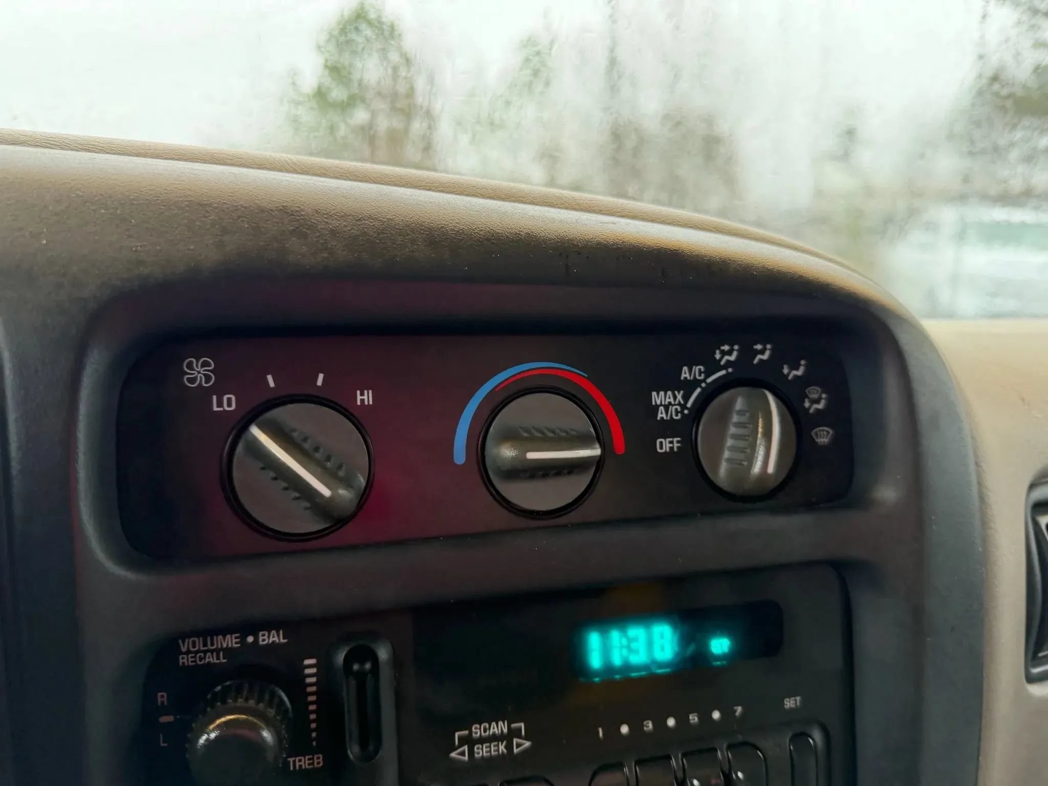 Used 2000 GMC Savana 3500 RWD image 15