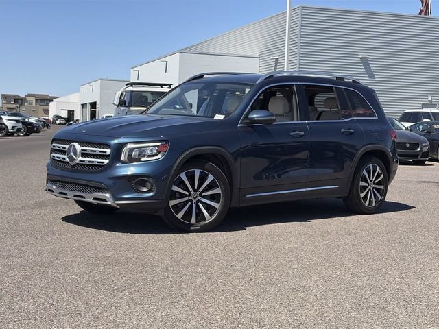Used 2021 Mercedes-Benz GLB 250 4MATIC w/ Premium Package image 2