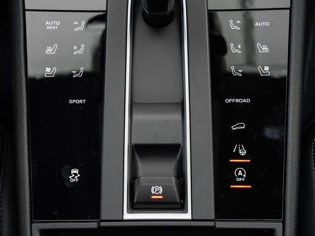 Certified 2025 Porsche Macan image 20