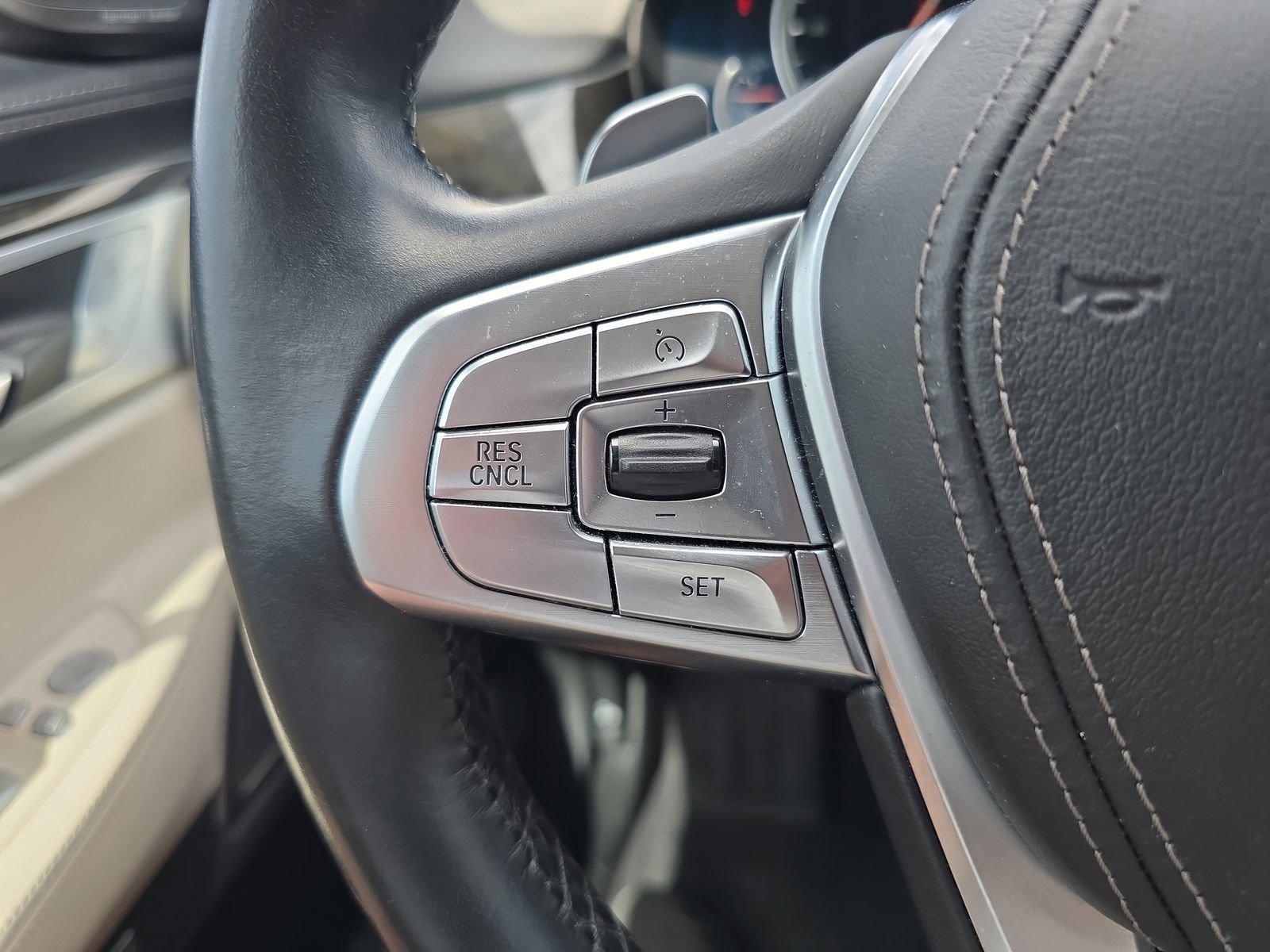 Used 2018 BMW 740i RWD image 24