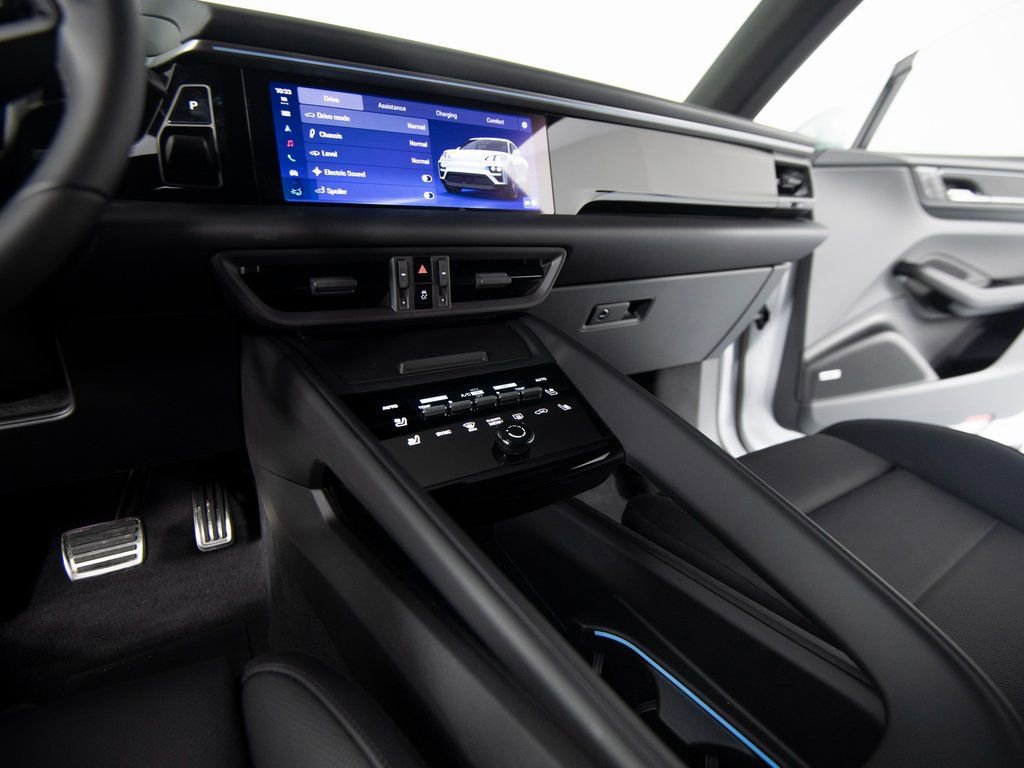 New 2026 Porsche Macan 4S Electric image 28