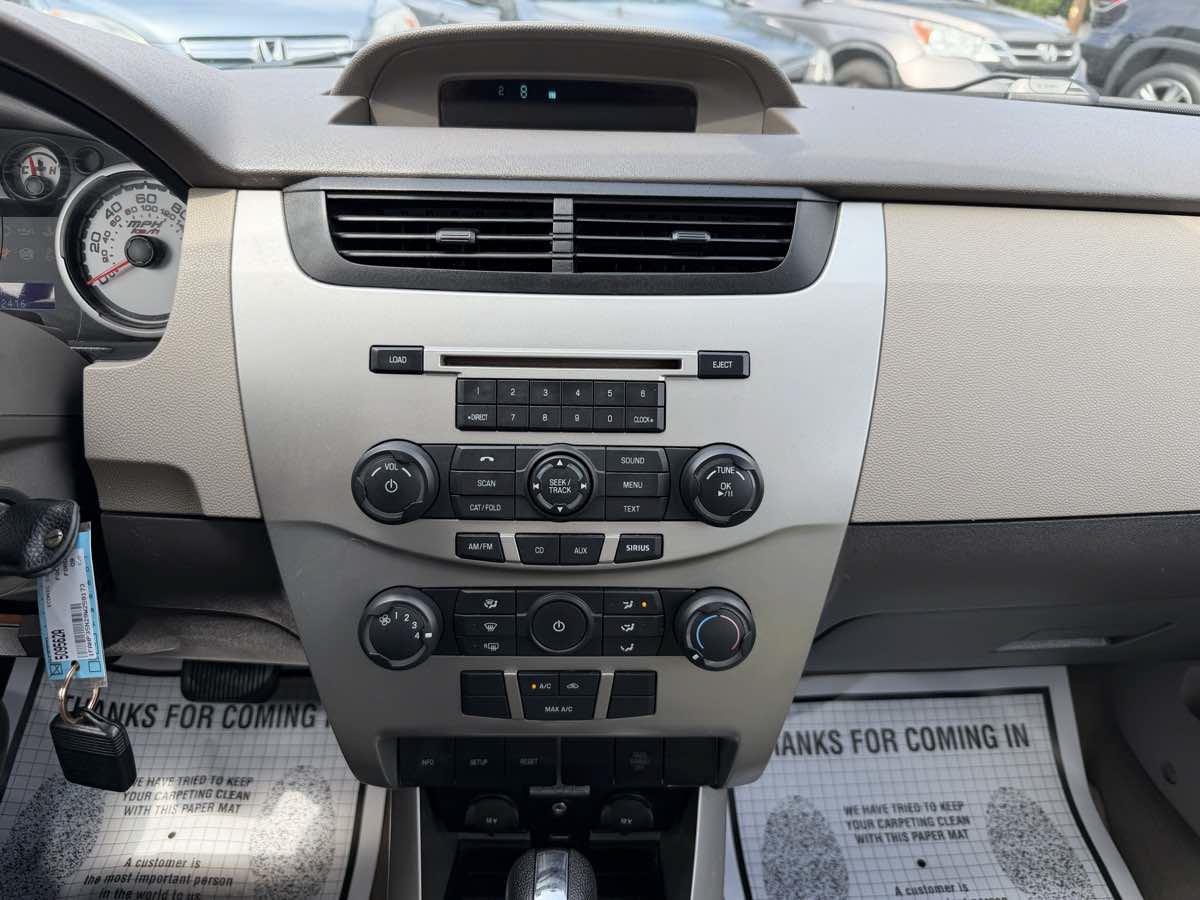 Used 2009 Ford Focus SE FWD image 17