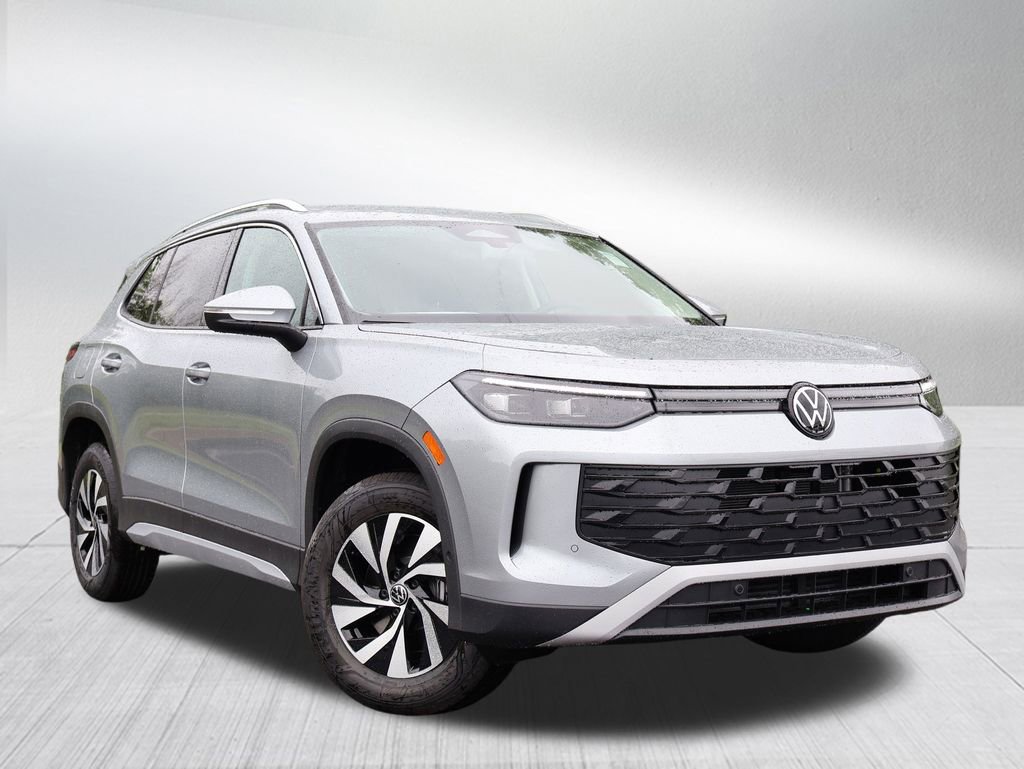 Used 2025 Volkswagen Tiguan S image 1