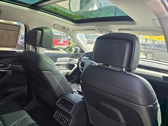 Used 2024 Audi Q8 e-tron Prestige w/ Prestige Package image 15