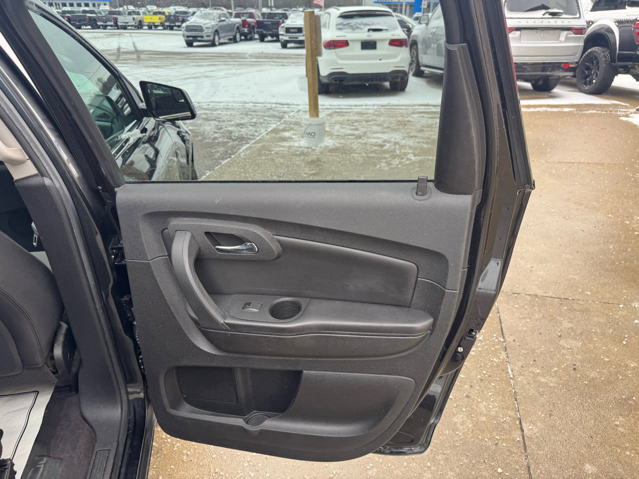 Used 2010 Chevrolet Traverse LT image 17