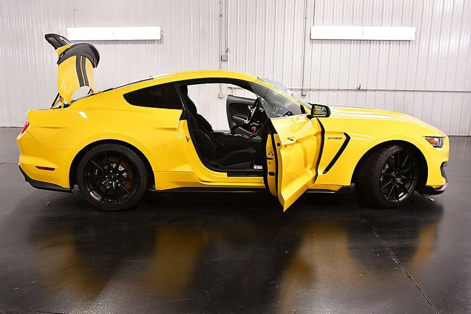 Used 2016 Ford Mustang Shelby GT350 w/ Track Package image 29