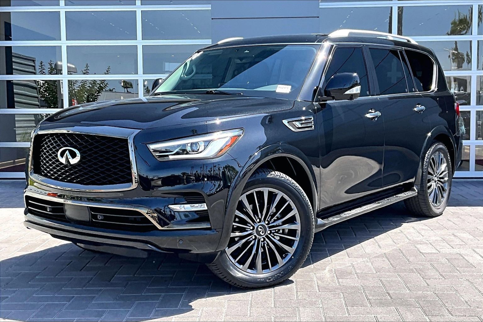 Used 2024 INFINITI QX80 Premium Select w/ Cargo Package AWD/4WD image 1