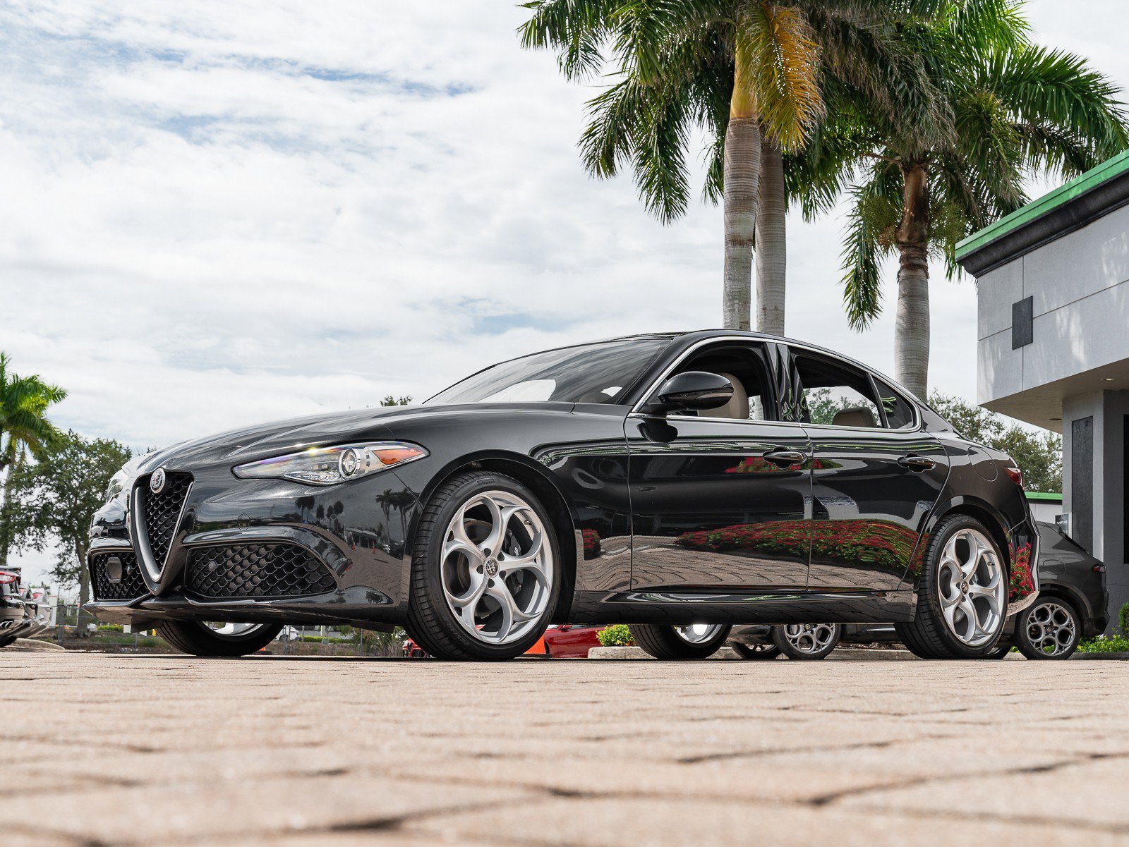 Used 2023 Alfa Romeo Giulia w/ Quick Order Package 22Z Lusso image 5