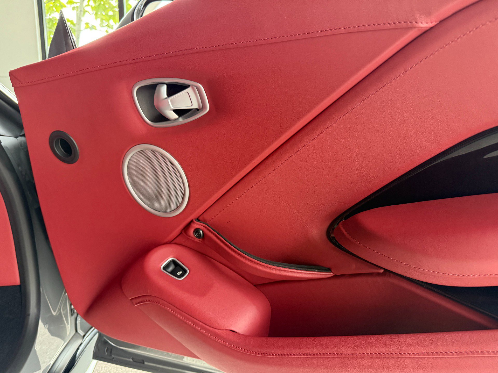 Used 2023 Aston Martin V8 Vantage Coupe image 28
