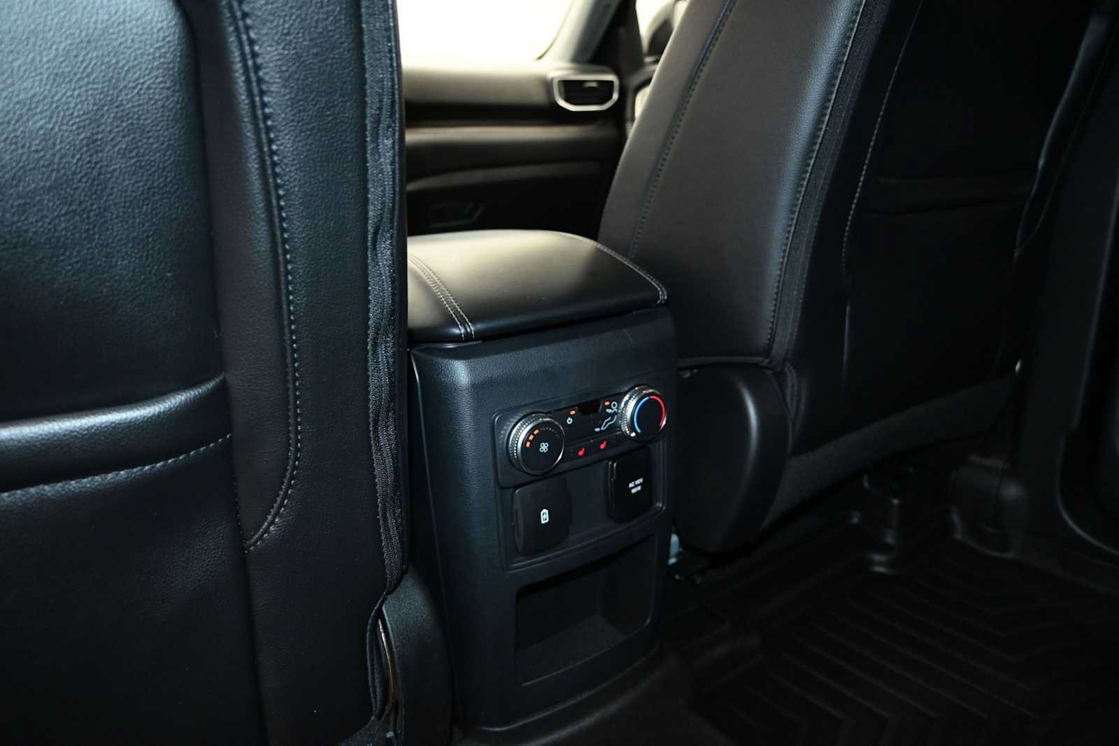 Used 2021 Ford Explorer Limited w/ Equipment Group 301A AWD/4WD image 26