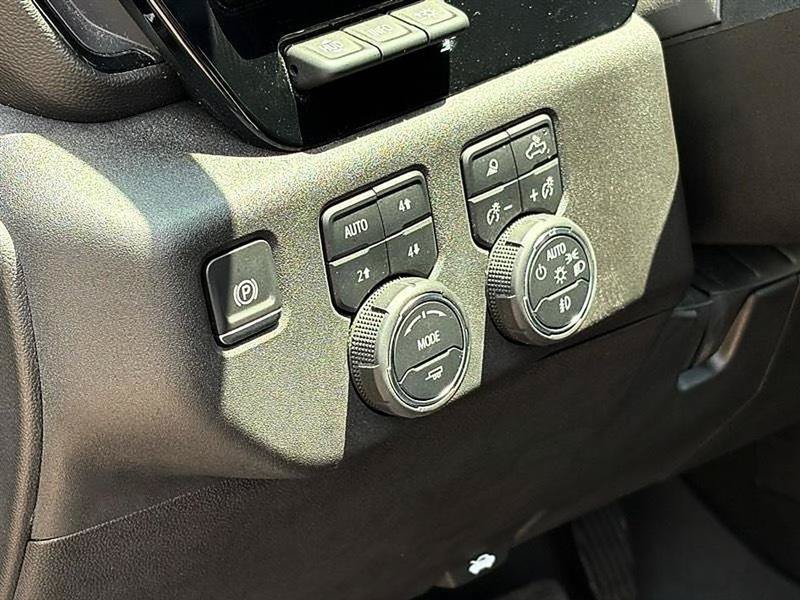 Used 2024 Chevrolet Silverado 2500 ZR2 w/ ZR2 Bison Edition AWD/4WD image 19