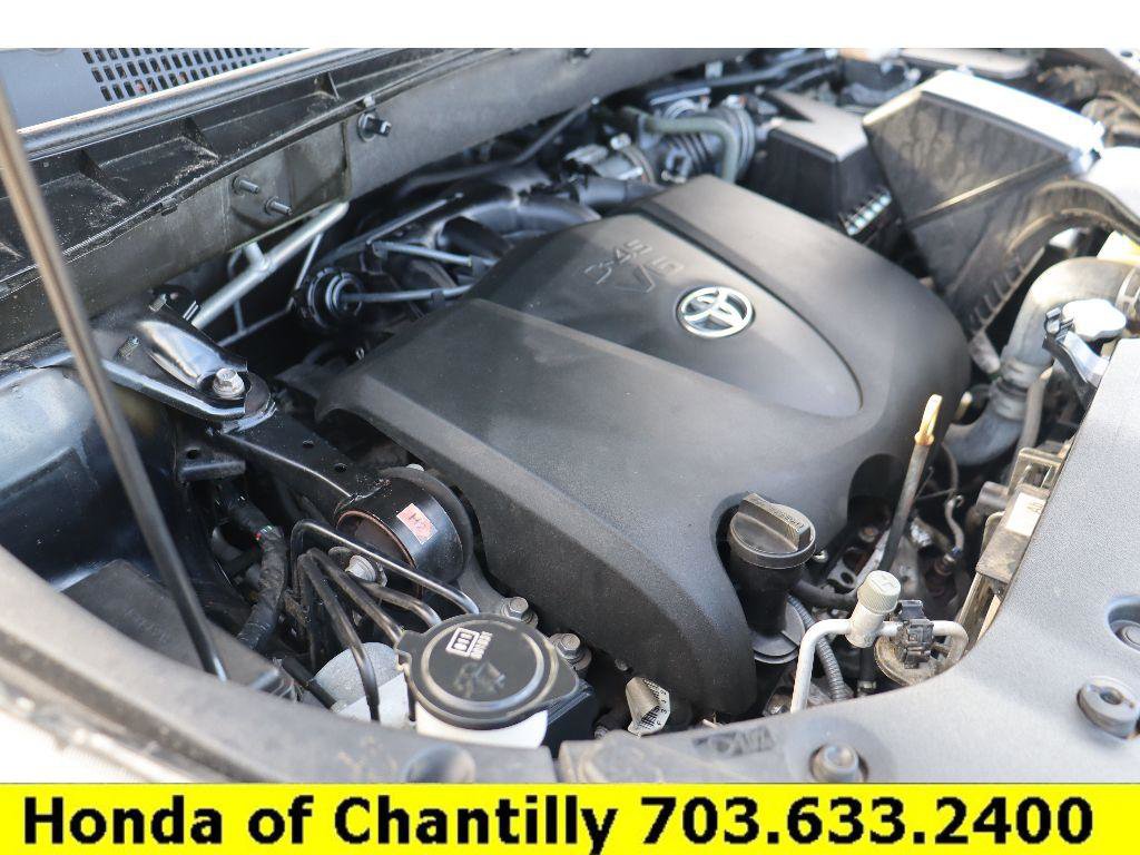 Used 2017 Toyota Highlander XLE image 32