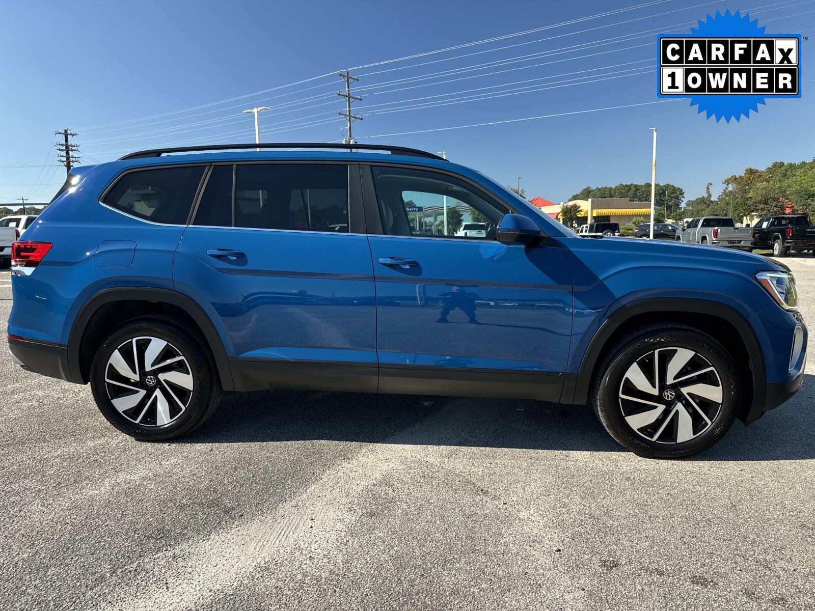 Used 2025 Volkswagen Atlas SE FWD image 2