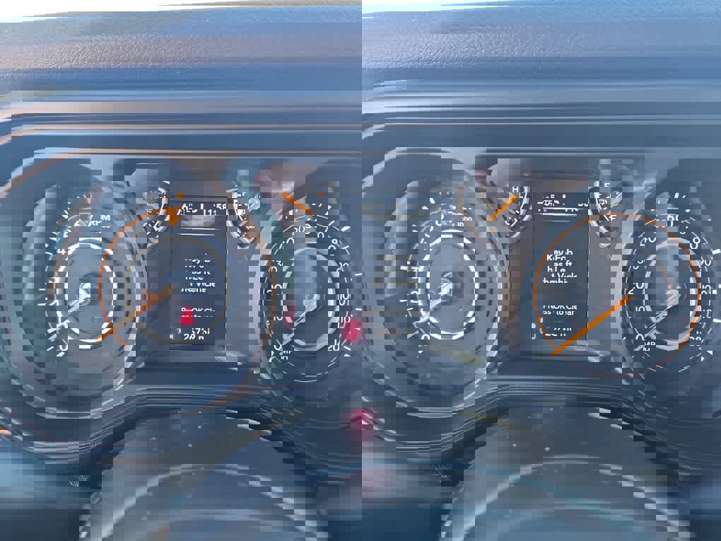 Used 2025 Jeep Gladiator Sport image 13