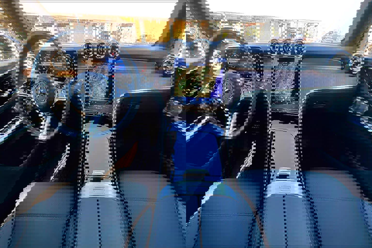 Used 2025 Mercedes-Benz GLC 300 4MATIC image 16