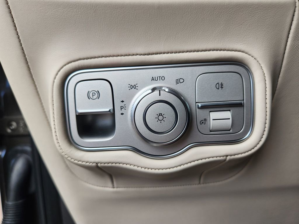 Used 2025 Mercedes-Benz G 550 image 29