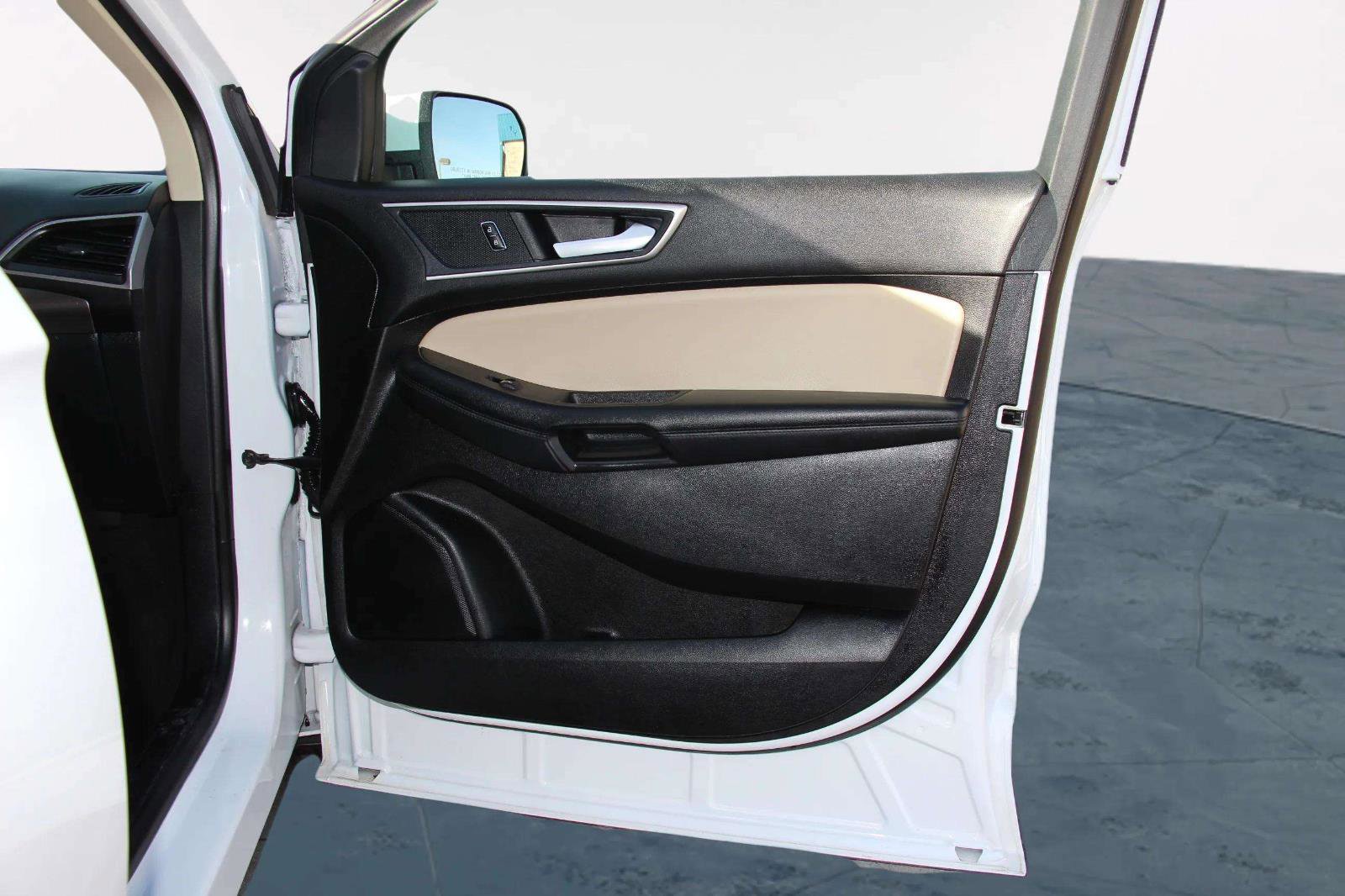 Used 2024 Ford Edge SEL image 26