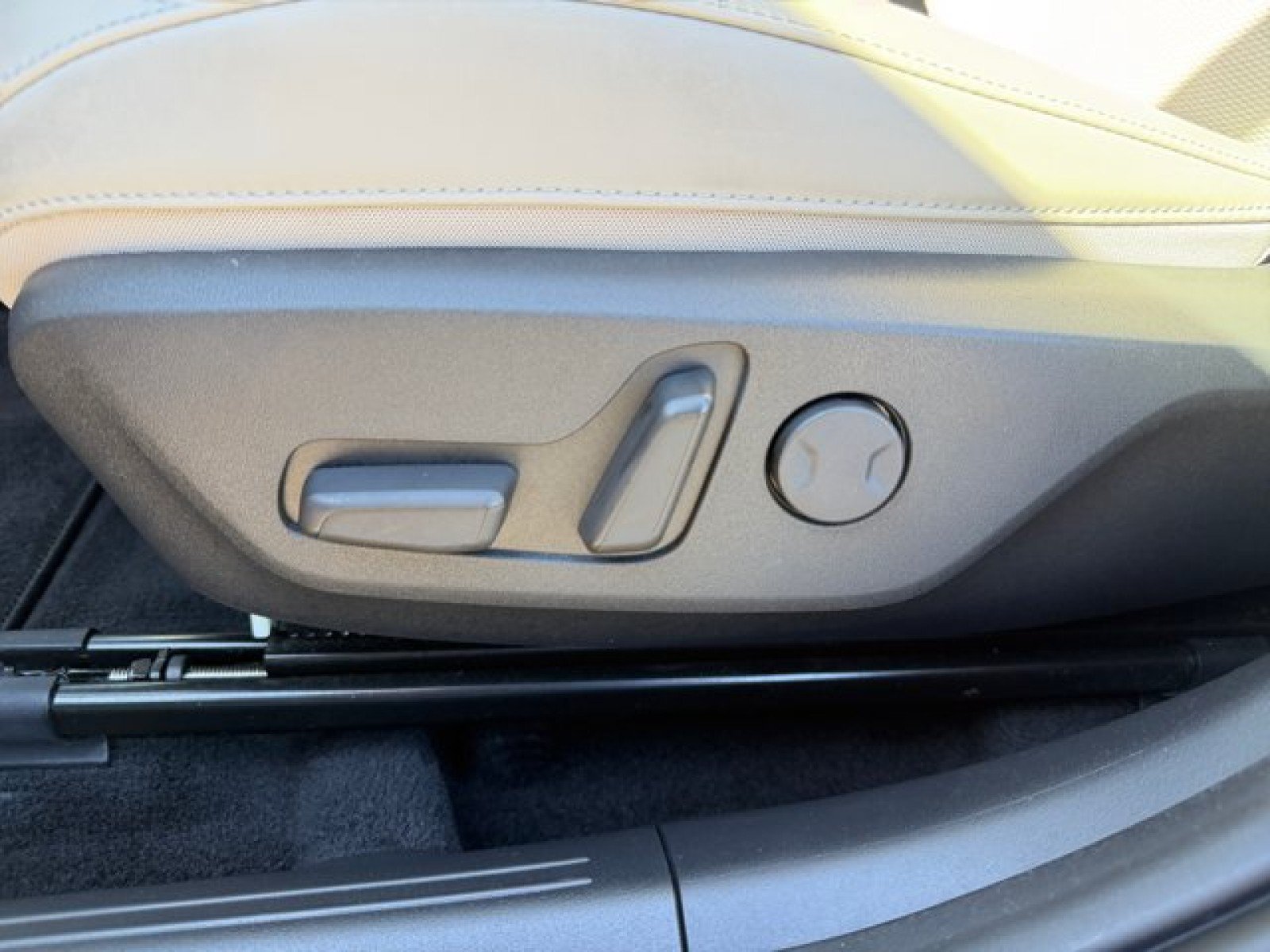 Used 2023 Kia Niro Wind w/ Wind Preserve Package FWD image 11
