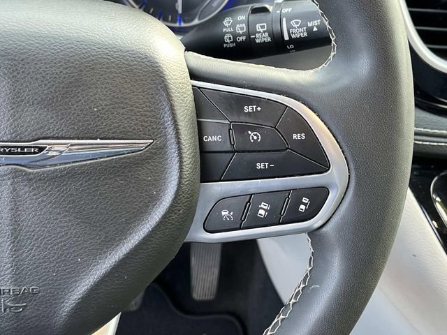 Used 2022 Chrysler Pacifica Touring-L image 28