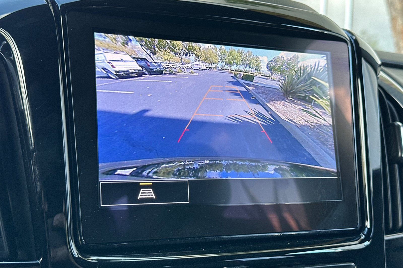 Used 2023 Chevrolet Traverse LT image 28