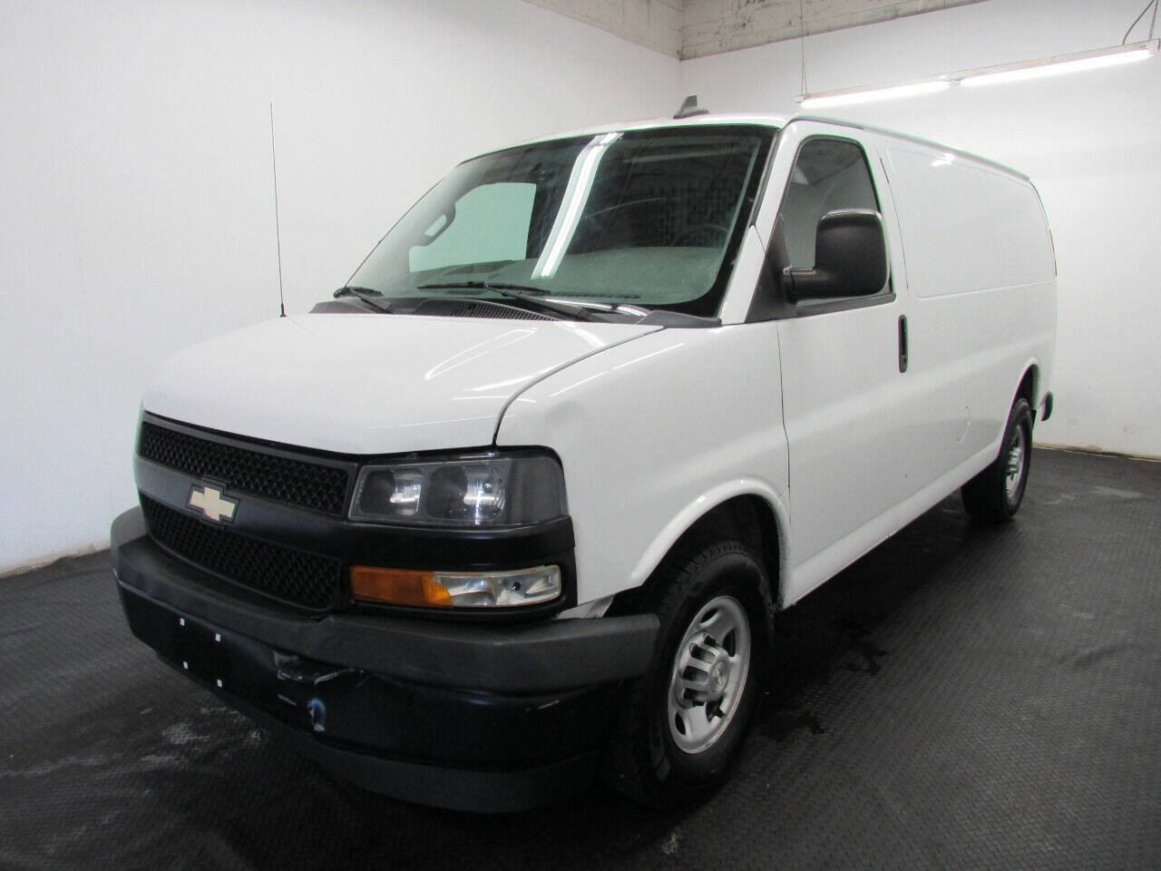 Used 2019 Chevrolet Express 2500 RWD image 1