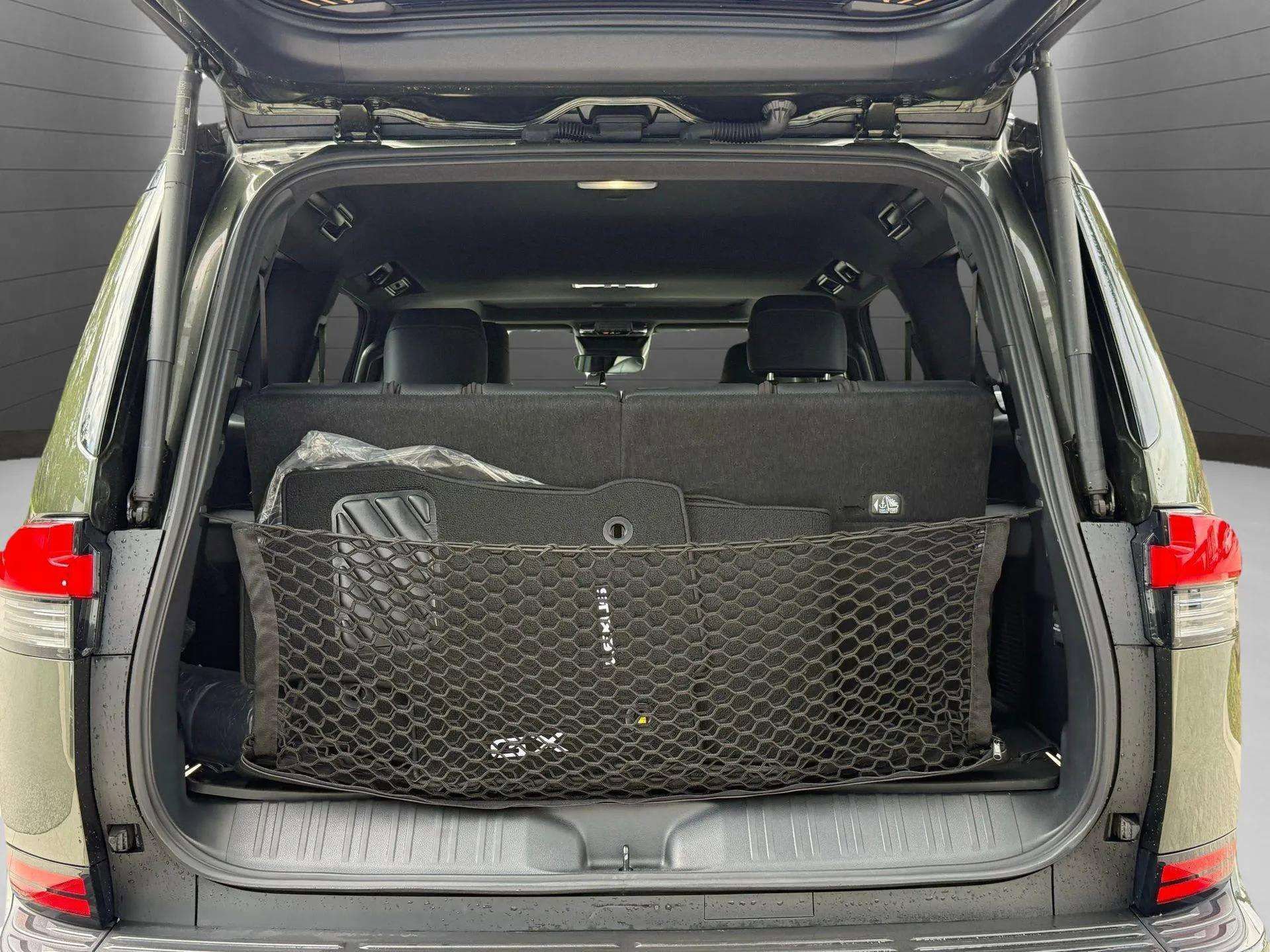 Used 2024 Lexus GX 550 w/ Accessory Package (2T) image 18