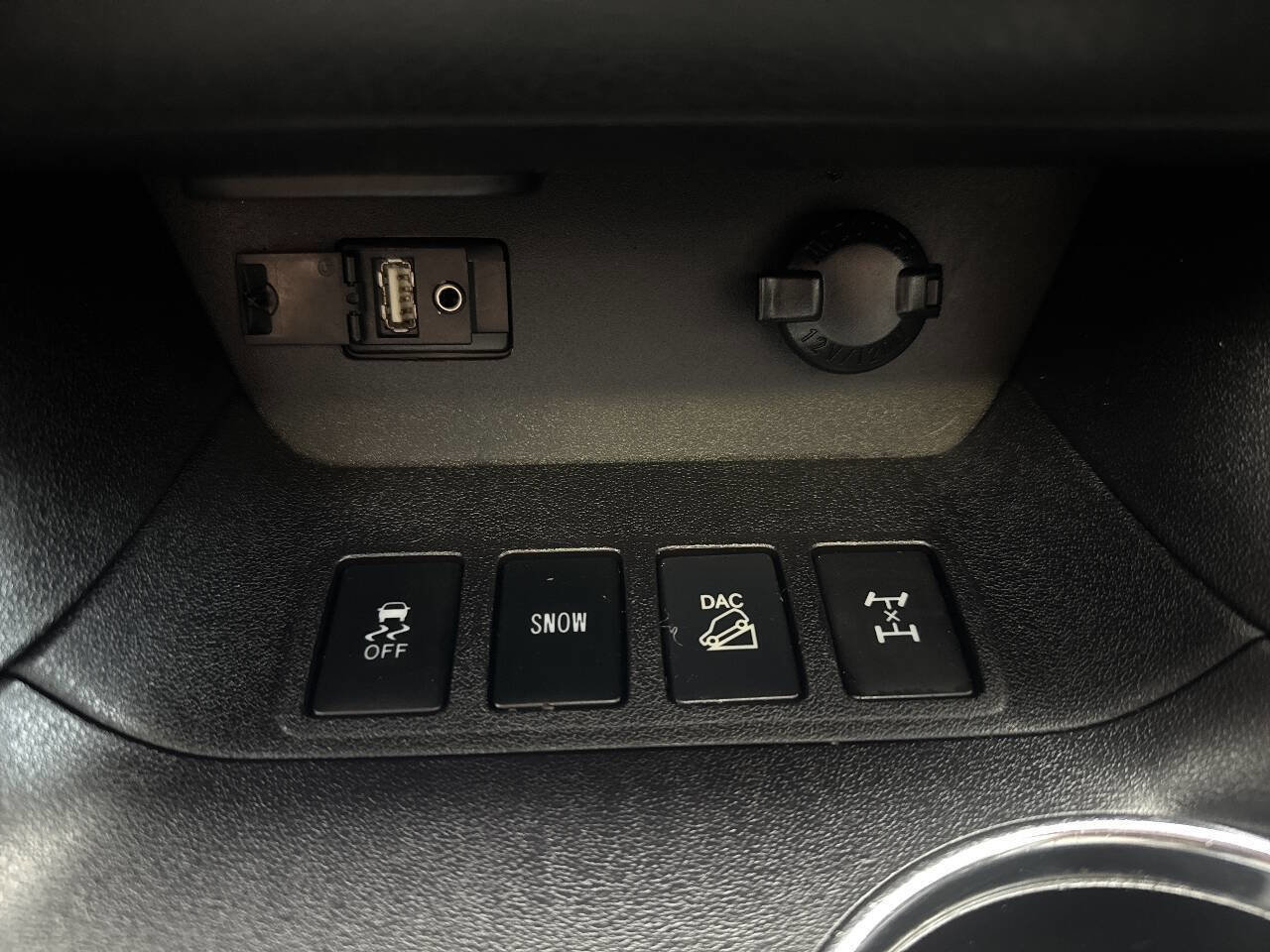 Used 2016 Toyota Highlander Limited w/ Four Season Floor Mat Package AWD/4WD image 40