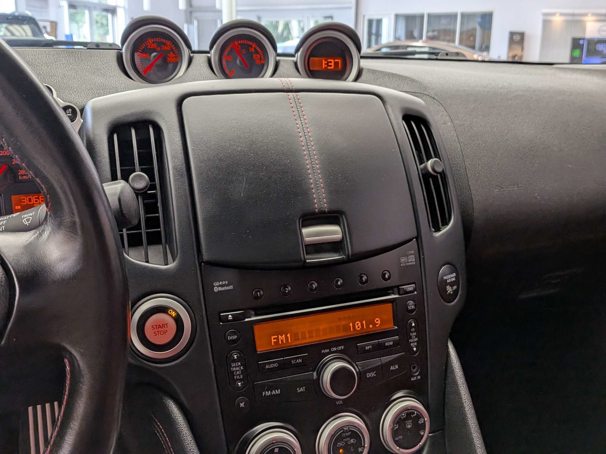 Used 2010 Nissan 370Z Touring w/ Sport Pkg RWD image 17