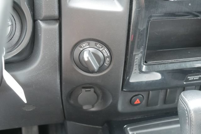 Used 2015 Nissan Titan SV w/ SV Value Truck Package AWD/4WD image 20