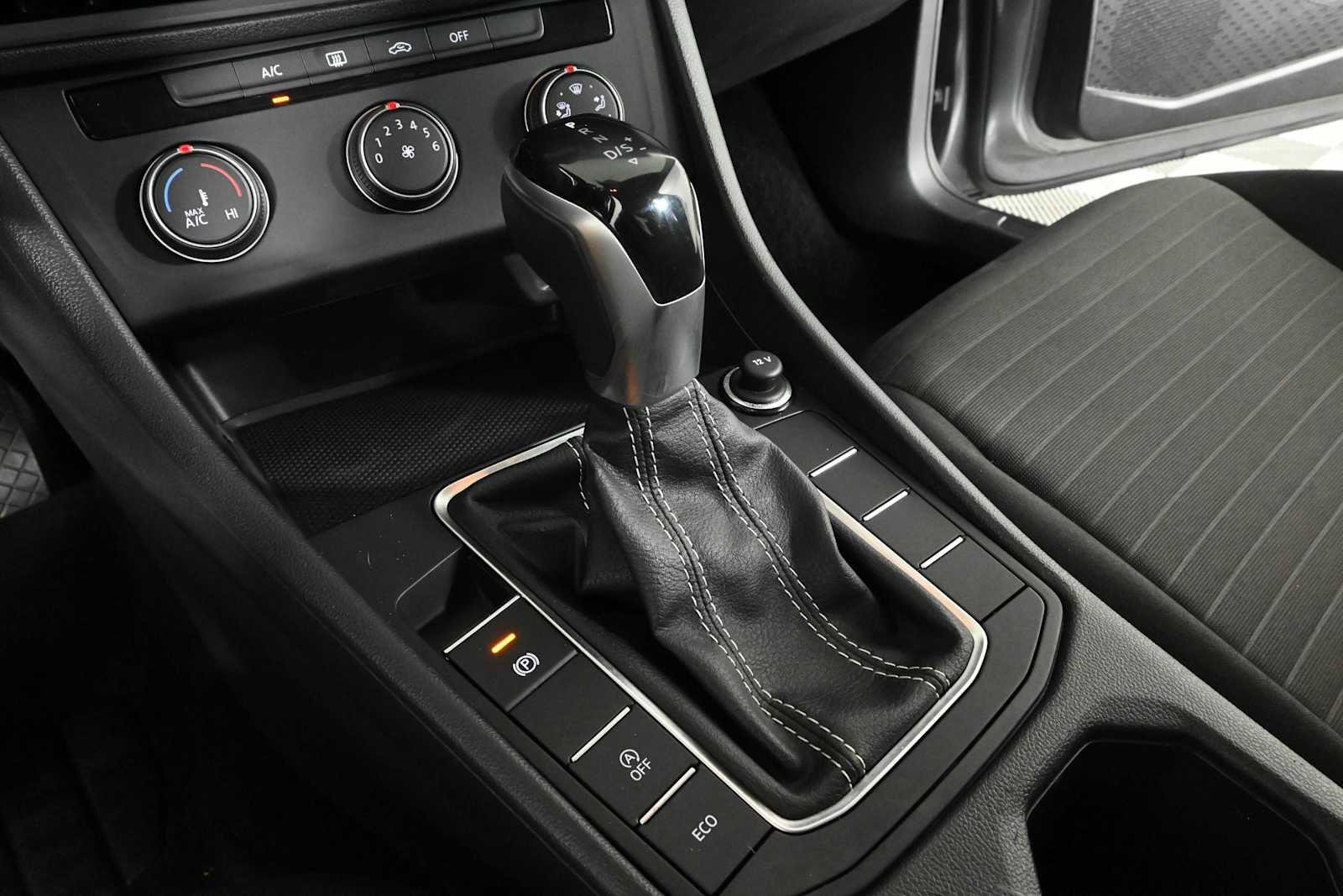 Certified 2022 Volkswagen Jetta S FWD image 25