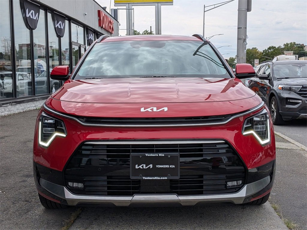 Used 2024 Kia Niro SX Touring image 3