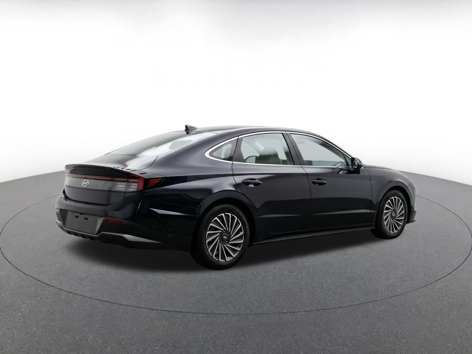Used 2025 Hyundai Sonata SEL FWD image 9