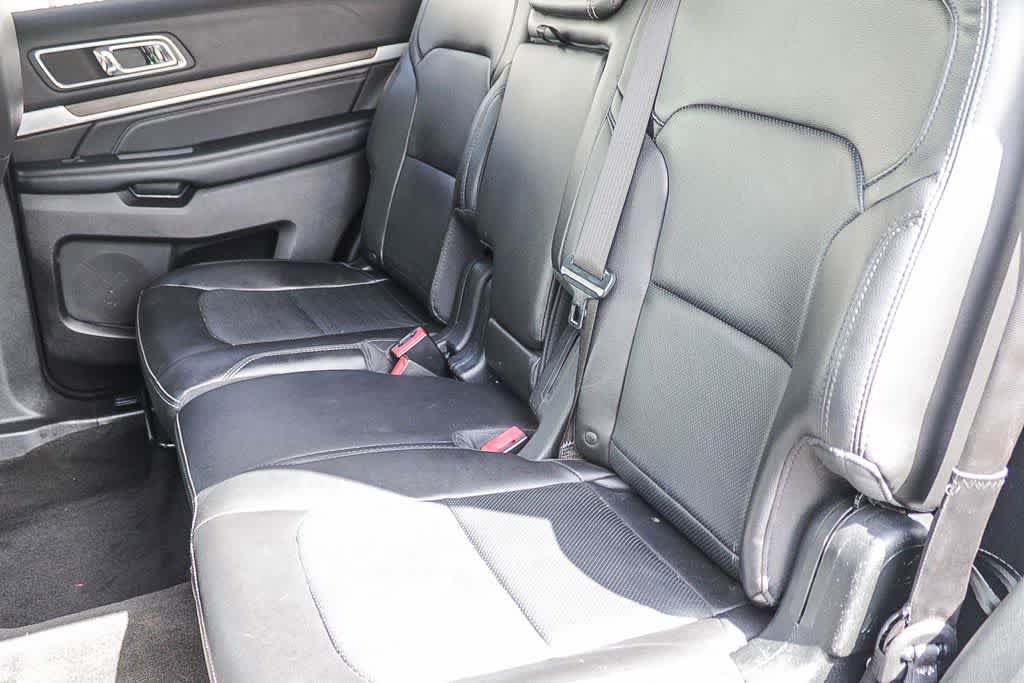 Used 2018 Ford Explorer Limited w/ Equipment Group 301A FWD image 18