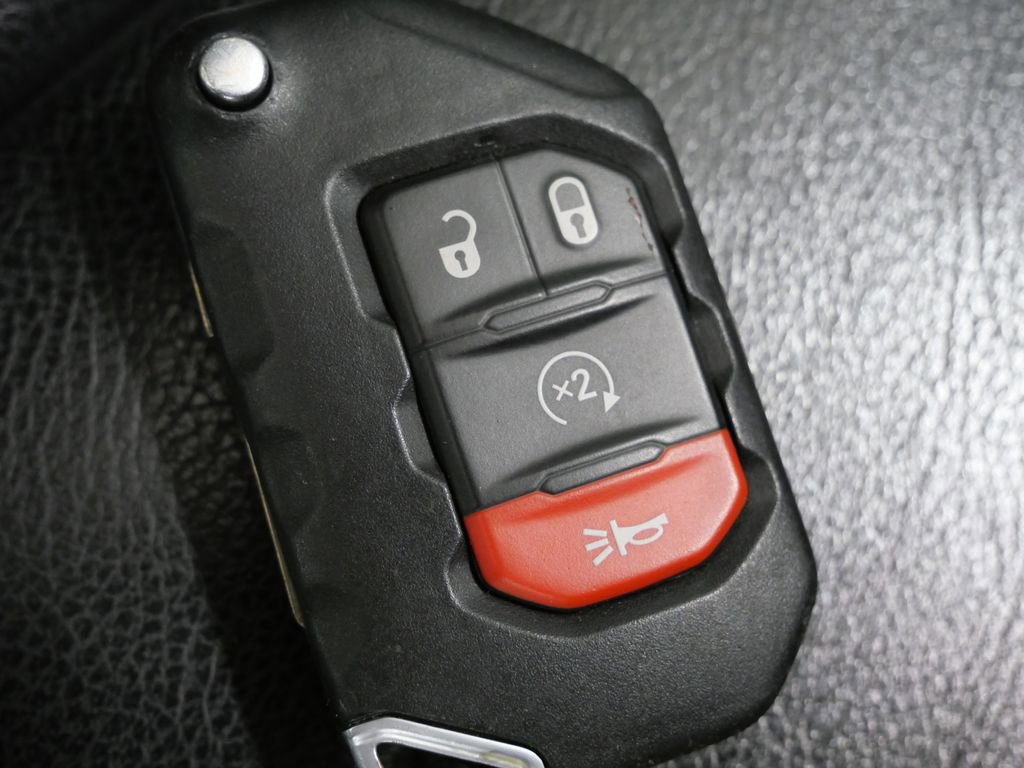 Used 2021 Jeep Wrangler Unlimited Sahara w/ Cold Weather Group AWD/4WD image 30
