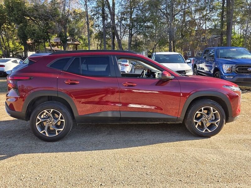 Used 2025 Chevrolet Trax LT image 13