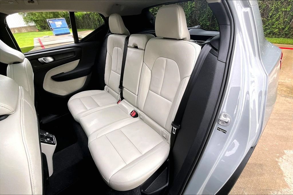Used 2026 Volvo XC40 B5 Plus AWD/4WD image 37